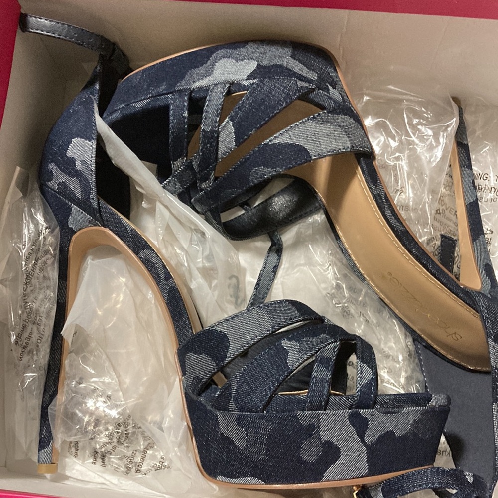 Nice brand new dress sandal heels